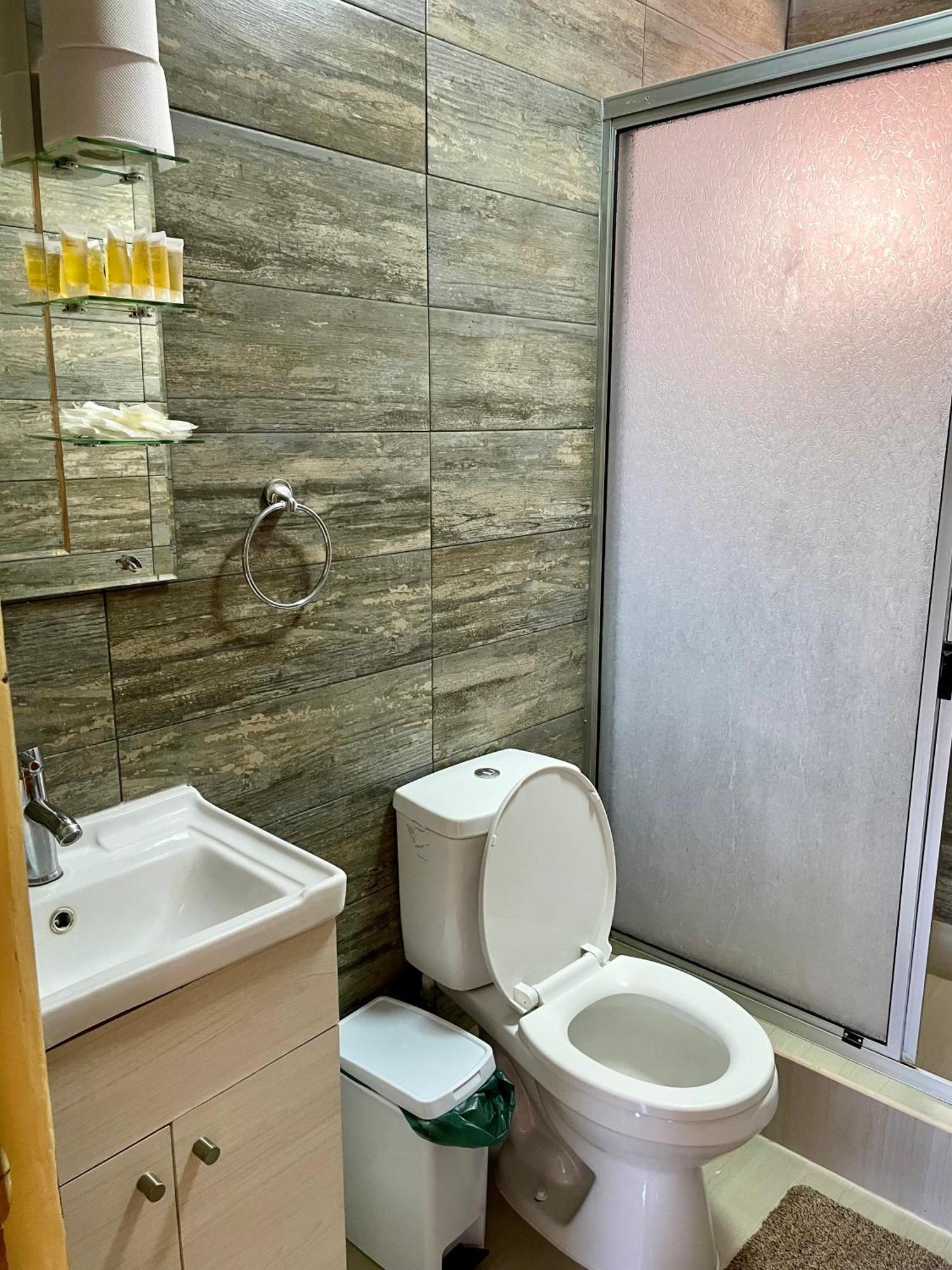 カラマ Entre Rieles Cabanas Y Restauranteアパートホテル エクステリア 写真